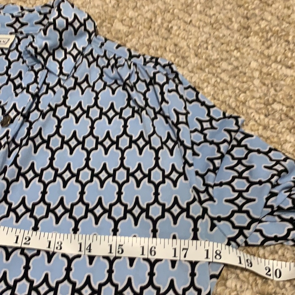 Cute top! - Picture 6 of 7